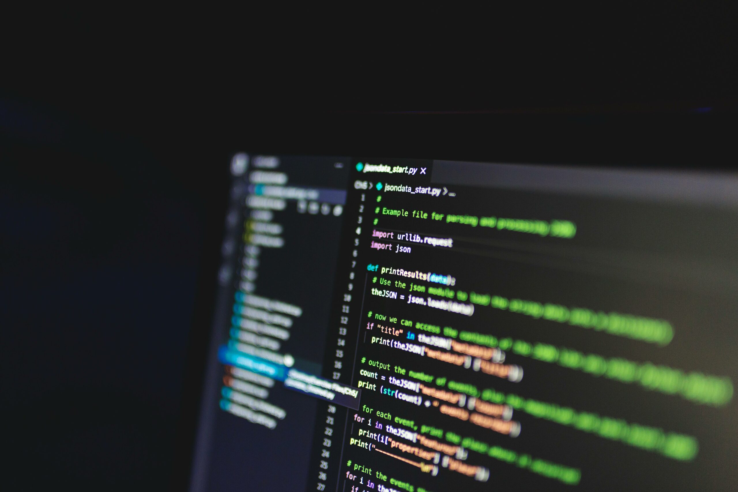 Kursus Coding Interaktif vs Video Tutorial Coding, Mana Lebih Baik?